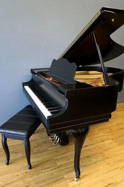 Kurtzmann Queen Anne Baby Grand